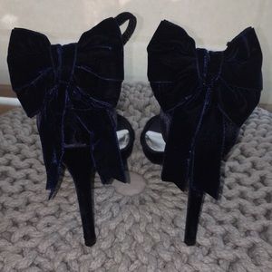 Stuart Weitzman Bow Sandals